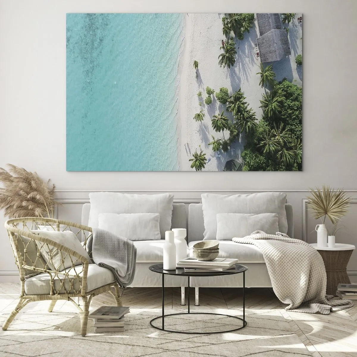 Üveg kép - Madártávlatból egy trópusi tengerpart pálmafákkal és türkizkék tengerrel - 70x50cm - Nyaralás a paradicsomban - Modern fali dekoráció nappalihoz és hálószobához ARTTOR