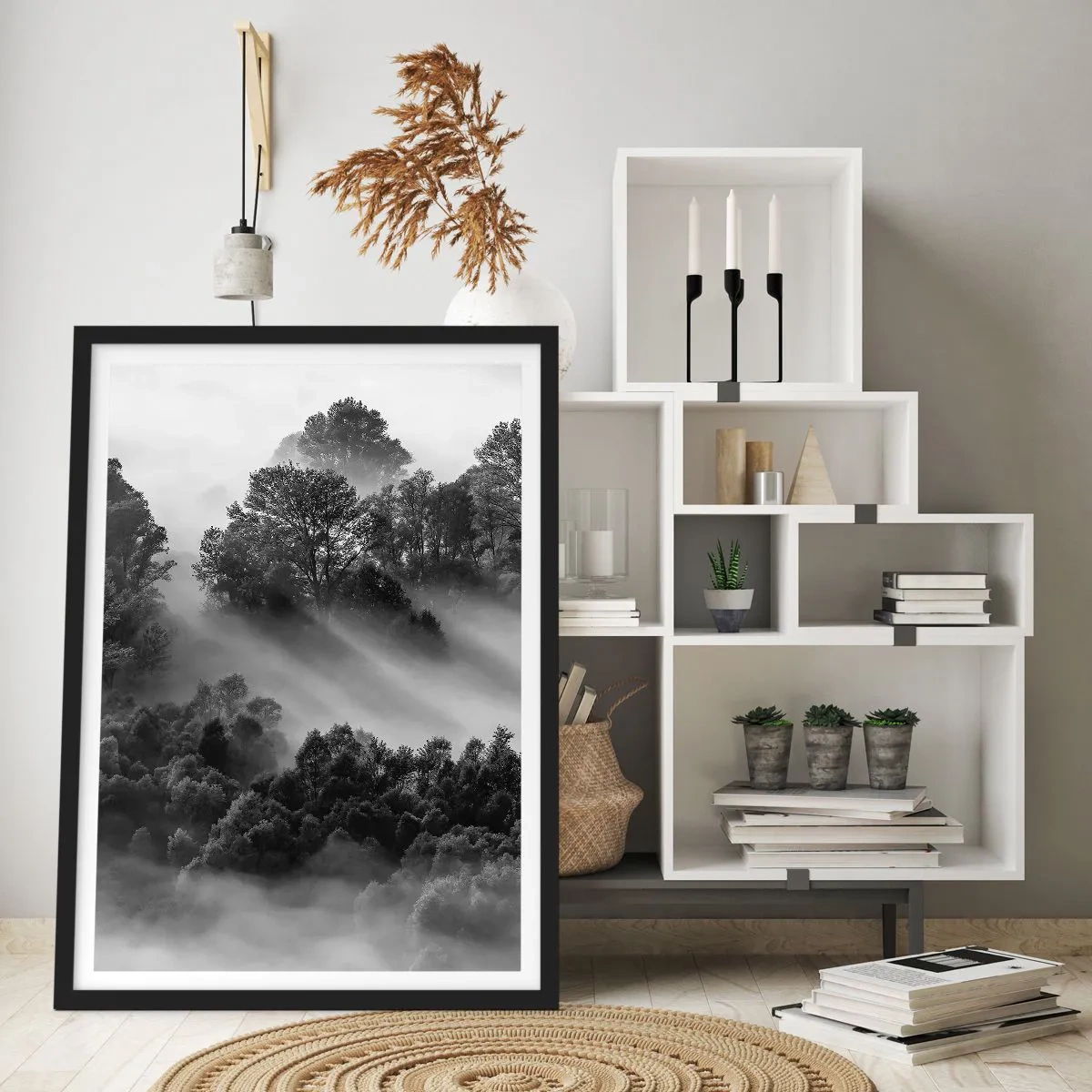 Poszter fehér keretben - Ködös erdő fekete-fehér árnyalatokban - 50x70cm - Az álomból felkelő - Modern fali dekoráció nappalihoz és hálószobához ARTTOR