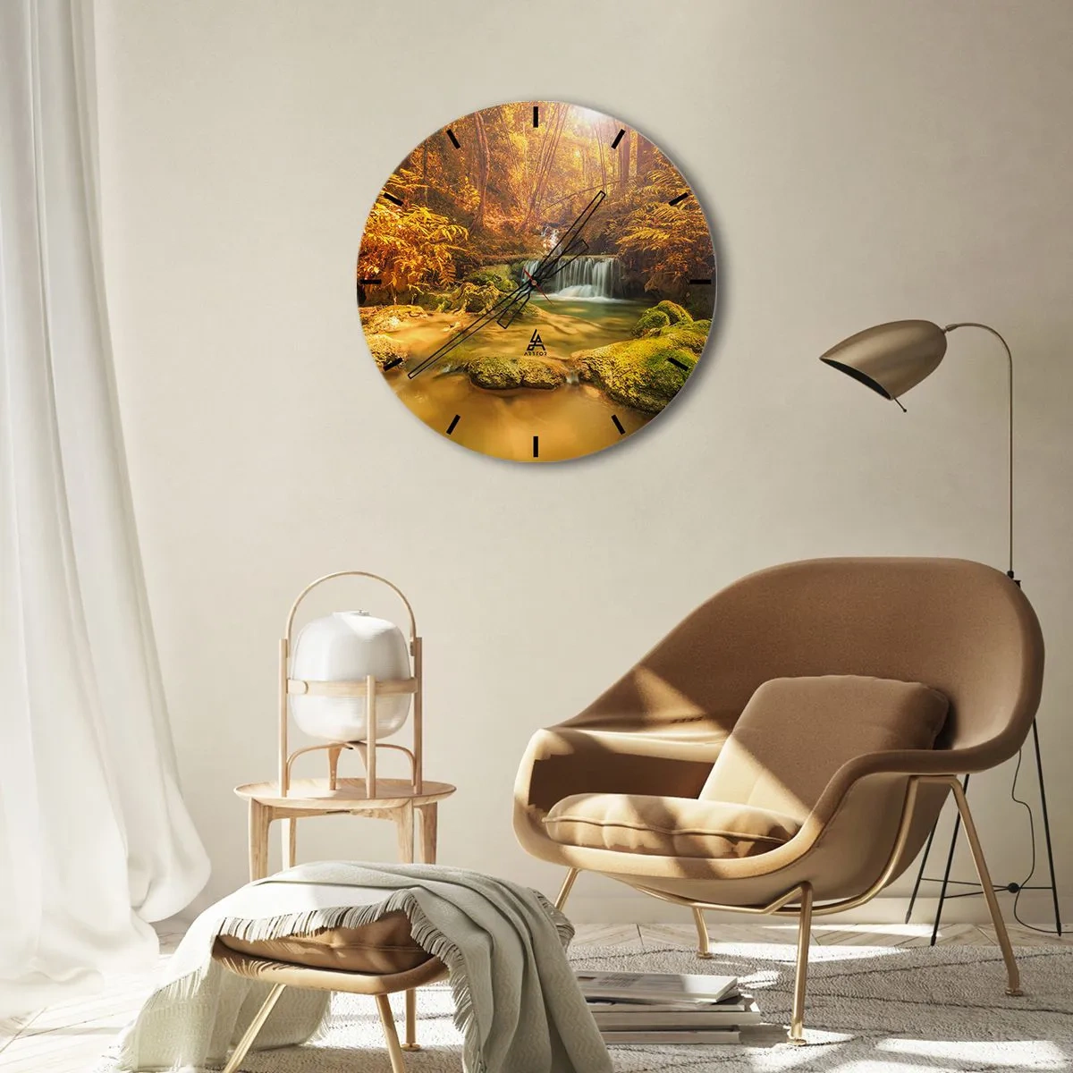 Falióra, Óra - Buja növényzettel körülvett aranyló vízesés - 30x30cm - Erdei vízesés aranyban - Modern fali dekoráció nappalihoz, konyhához és hálószobához ARTTOR