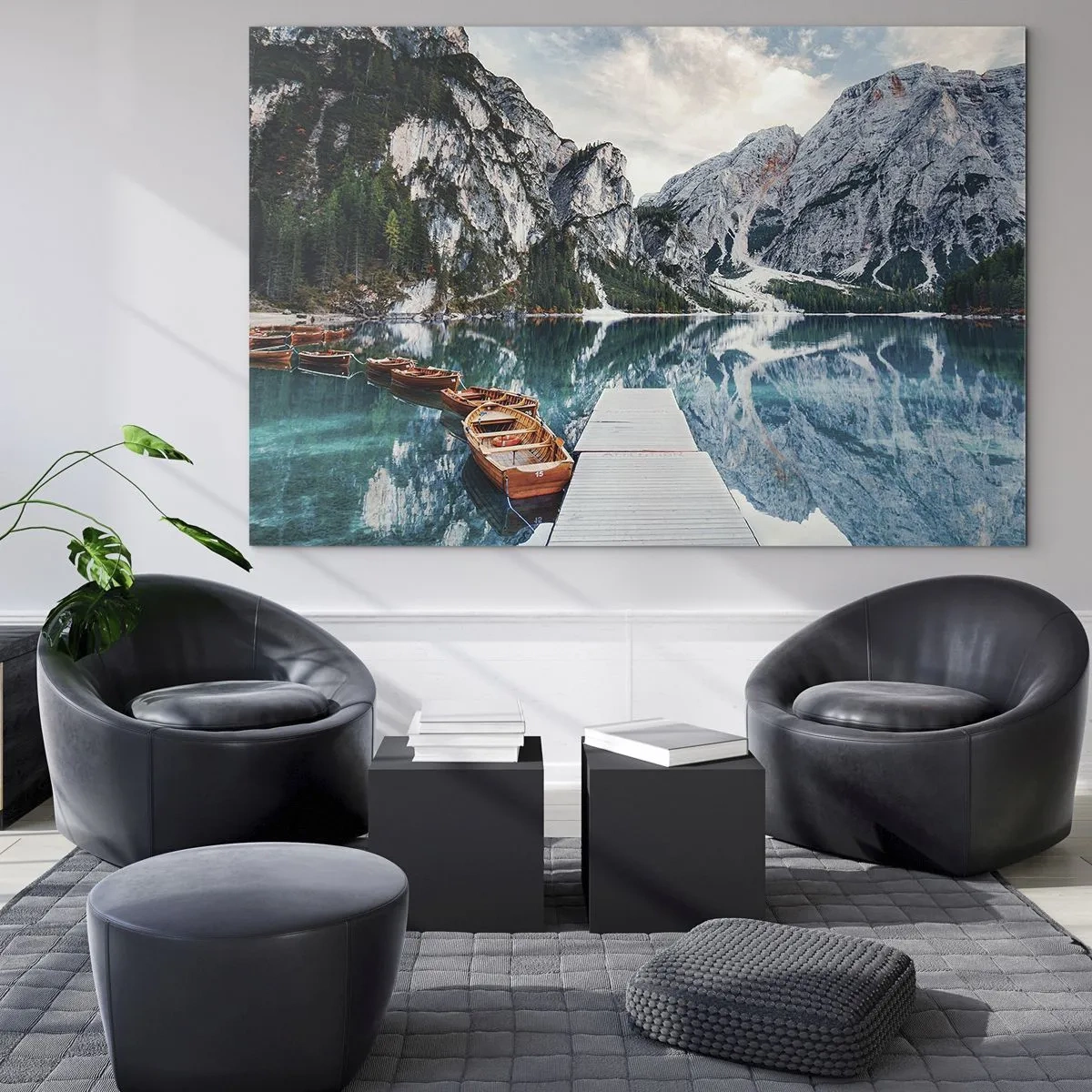 Üveg kép - Egy fahíd egy türkizkék tó felett a hegyekben - 70x50cm - Megmutatjuk a szépséget - Modern fali dekoráció nappalihoz és hálószobához ARTTOR