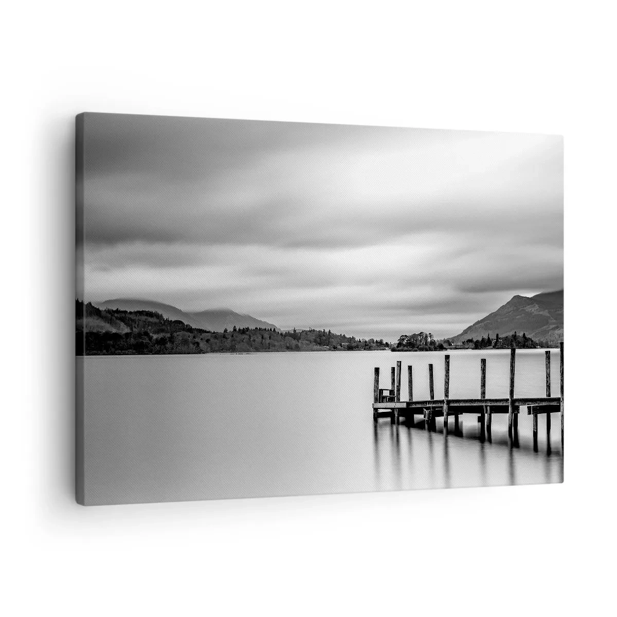 Vászonkép - Fekete-fehér tájkép egy mólóval egy tó felett - 70x50cm - Szelídség és erő - Modern fali dekoráció nappalihoz és hálószobához ARTTOR