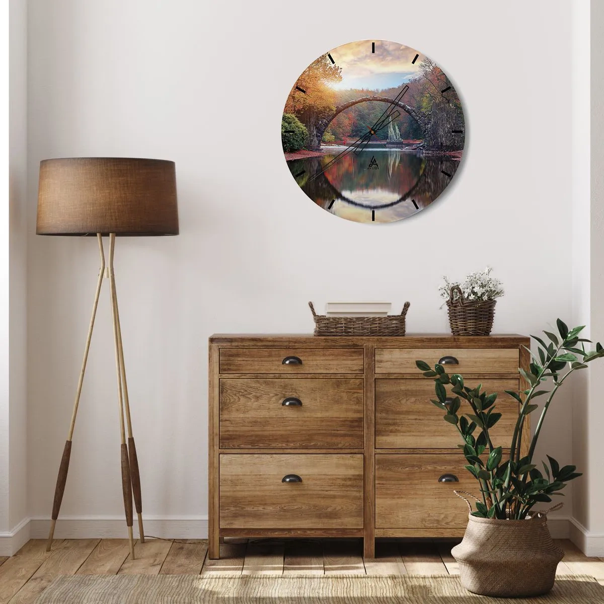 Falióra, Óra - Egy kőből készült ívhíd tükröződik a vízben, kört alkotva - 30x30cm - A tükör másik oldalán - Modern fali dekoráció nappalihoz, konyhához és hálószobához ARTTOR