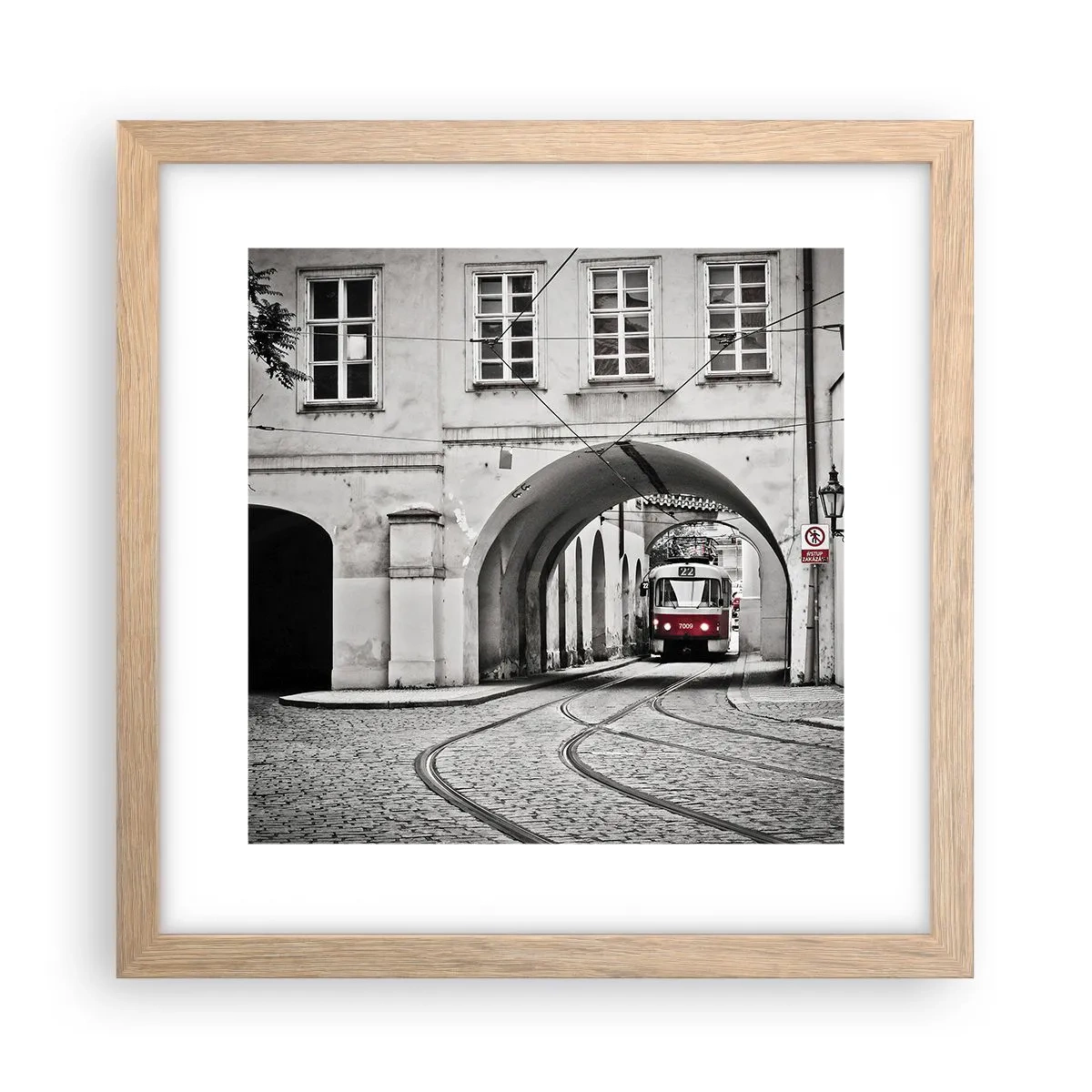 Poszter világos tölgy keretben - A város labirintusán keresztül - 30x30 cm