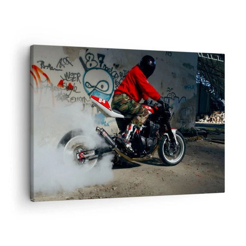 Vászonkép - Egy motoros látványos sodródást hajt végre egy elhagyatott, graffitivel borított épületben. - 70x50cm - Kergess! - Modern fali dekoráció nappalihoz és hálószobához ARTTOR