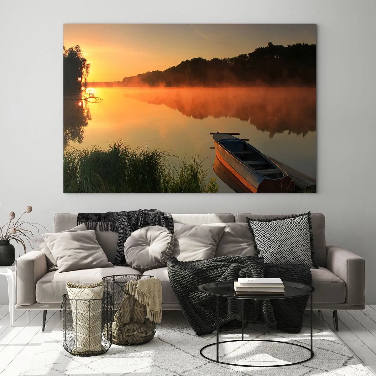 Üveg kép - Napfelkelte egy nyugodt tó felett, egy csónakkal a parton - 70x50cm - Napkelte a víz felett, mint egy tükör - Modern fali dekoráció nappalihoz és hálószobához ARTTOR