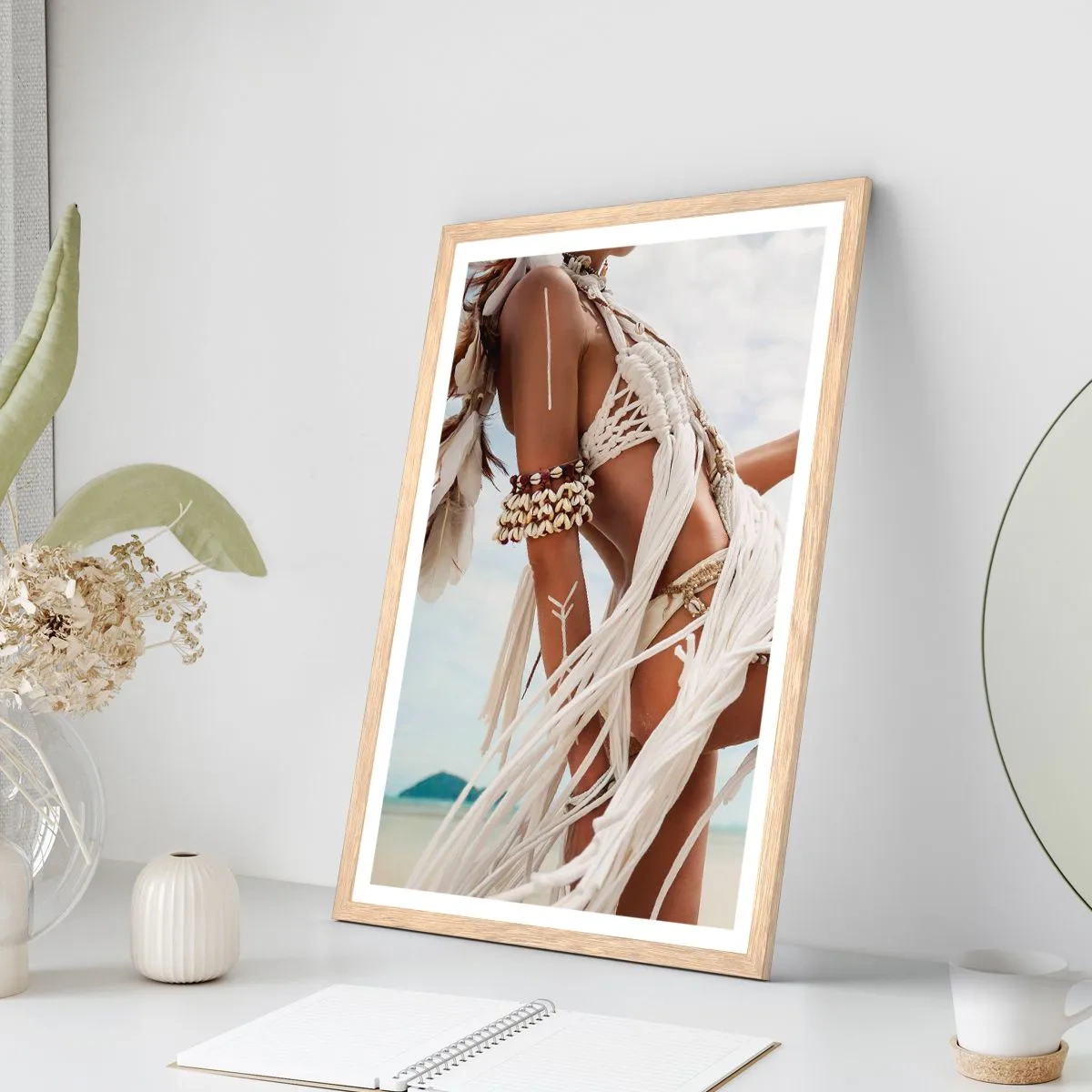 Poszter világos tölgy keretben - A nap papnője - 40x50 cm