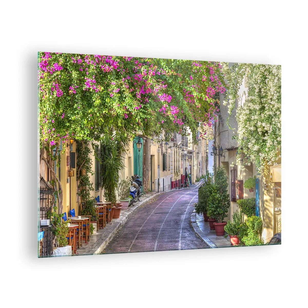 Üveg kép - Egy bájos utca virágzó fákkal - 70x50cm - Virágzó sikátor - Modern fali dekoráció nappalihoz és hálószobához ARTTOR