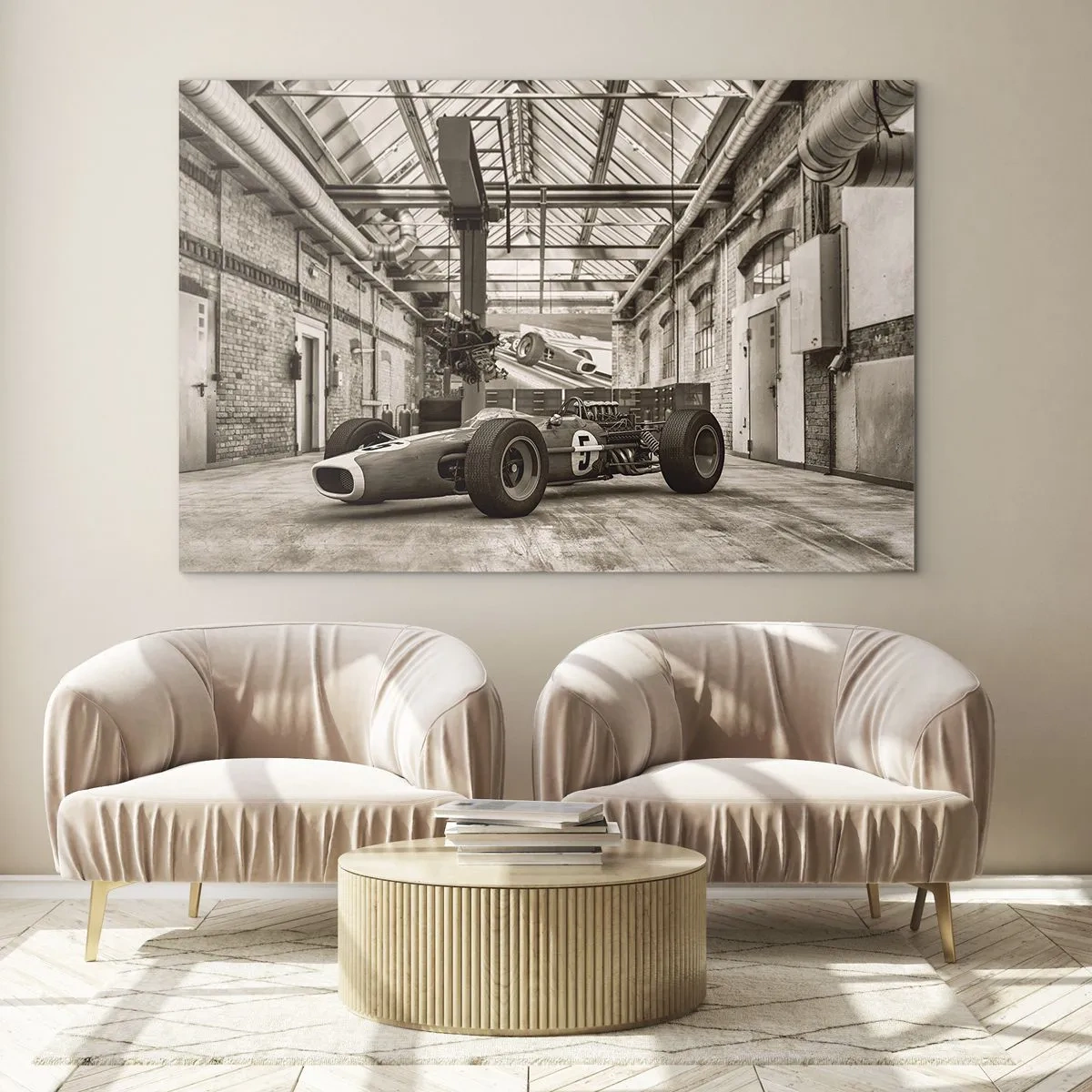 Üveg kép - Egy veterán versenyautó egy ipari csarnokban - 70x50cm - A győztes pihenője - Modern fali dekoráció nappalihoz és hálószobához ARTTOR