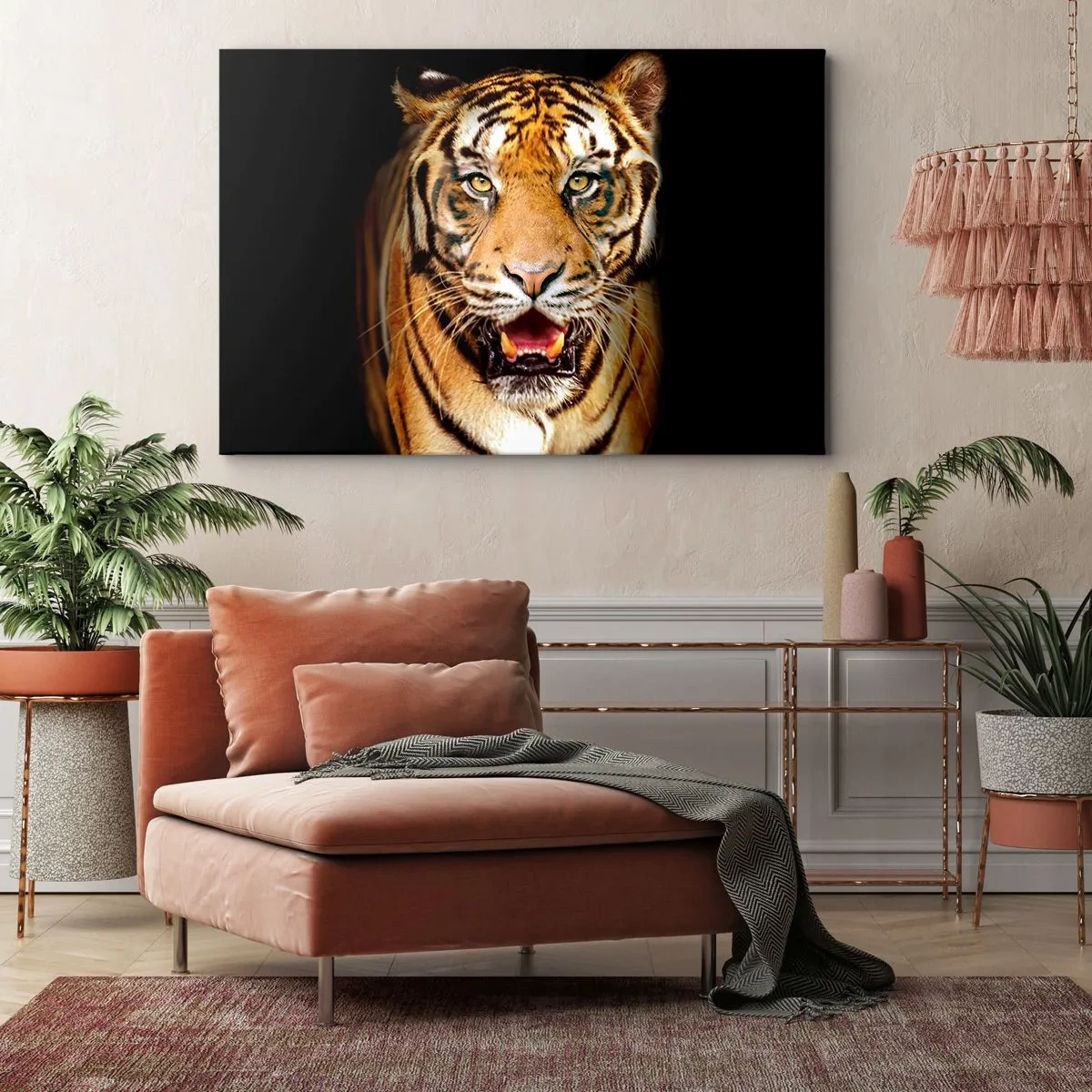 Vászonkép - Egy tigris nyitott szájjal fekete háttér előtt - 70x50cm - Szívében vad - Modern fali dekoráció nappalihoz és hálószobához ARTTOR