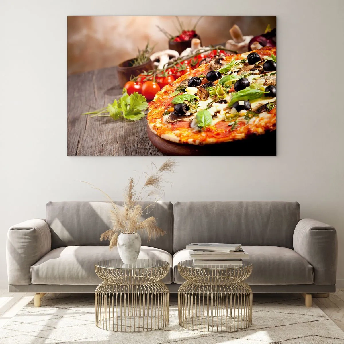 Üveg kép - Pizza olajbogyóval, gombával és friss fűszernövényekkel egy fából készült asztalon - 70x50cm - A tellúros összetevőkből - Modern fali dekoráció nappalihoz és hálószobához ARTTOR