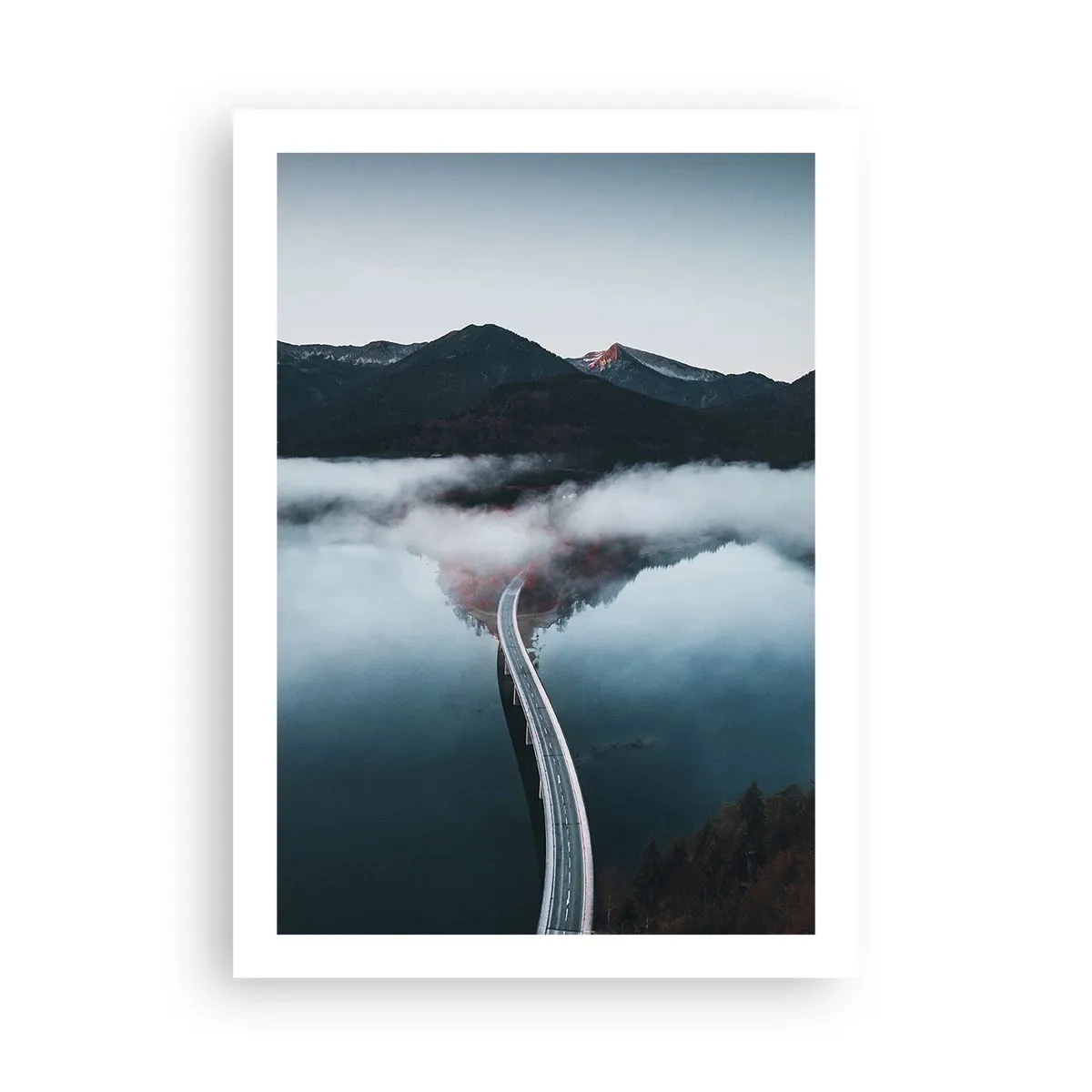 Poszter - Tükörsima víz felett - 50x70 cm