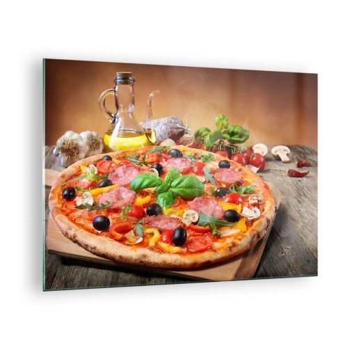 Üveg kép - Pizza feltétekkel egy fából készült asztalon olívaolajjal és fűszerekkel - 70x50cm - Igazi olasz ízzel - Modern fali dekoráció nappalihoz és hálószobához ARTTOR