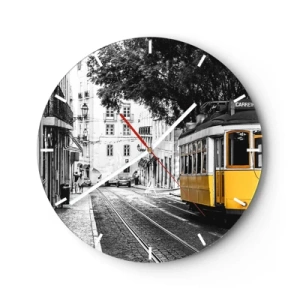 Falióra, Óra - Egy sárga villamos egy fekete-fehér utcán egy történelmi negyedben - 30x30cm - És egy fado a háttérben - Modern fali dekoráció nappalihoz, konyhához és hálószobához ARTTOR