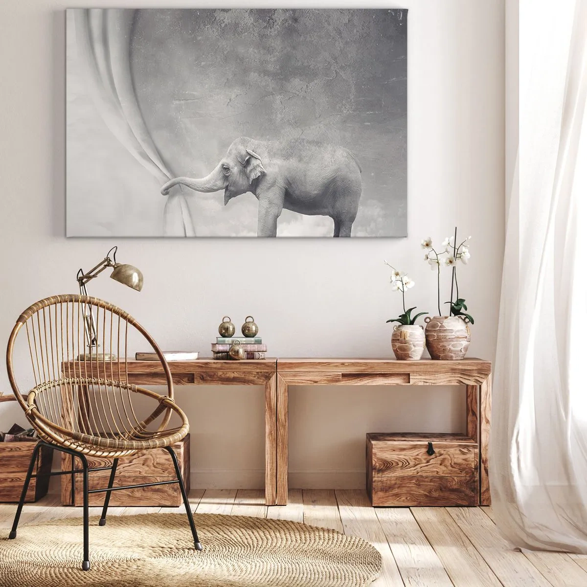 Vászonkép - Egy elefánt húzza el a függönyt egy szürreális fekete-fehér felvételen - 70x50cm - Feltárni a titkot - Modern fali dekoráció nappalihoz és hálószobához ARTTOR