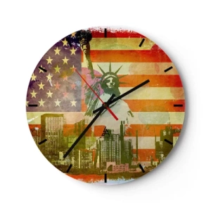Falióra, Óra - A Szabadság-szobor az amerikai zászló és a városkép hátterében - 30x30cm - Viva America! - Modern fali dekoráció nappalihoz, konyhához és hálószobához ARTTOR
