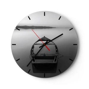 Falióra, Óra - Egy magányos hajó egy nyugodt tavon fekete-fehérben. - 30x30cm - Vágyódás és melankólia - Modern fali dekoráció nappalihoz, konyhához és hálószobához ARTTOR