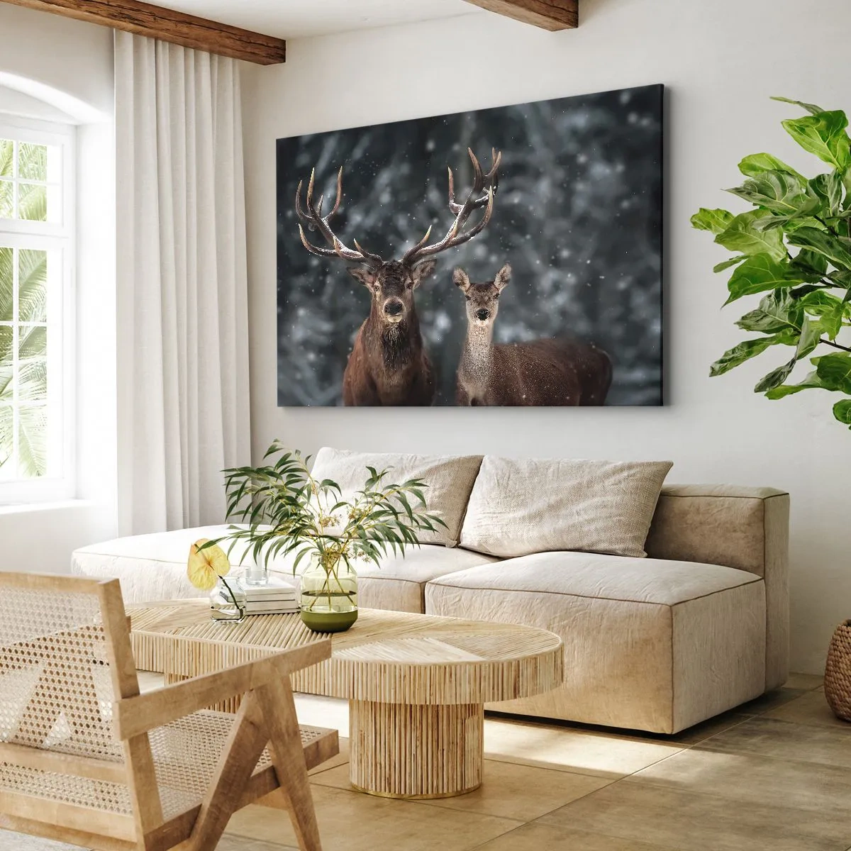 Vászonkép - Szarvas a hófödte téli erdőben - 70x50cm - Az erdő ura a feleségével - Modern fali dekoráció nappalihoz és hálószobához ARTTOR