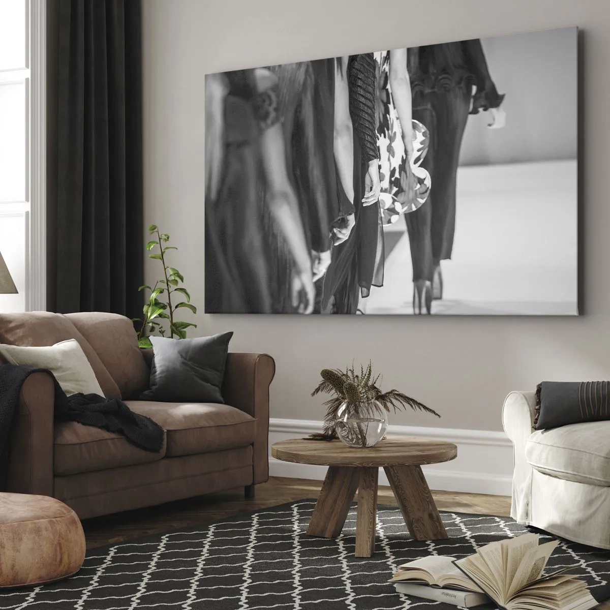 Vászonkép - Egy fekete-fehér kifutói jelenet, amely a ruhák részleteit és a modellek alakját mutatja be. - 70x50cm - Stílusos felvonulás - Modern fali dekoráció nappalihoz és hálószobához ARTTOR