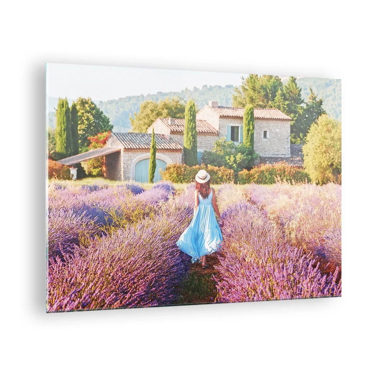 Üveg kép - Egy ruhás nő sétál át a levendulamezőn - 70x50cm - Levendula lány - Modern fali dekoráció nappalihoz és hálószobához ARTTOR
