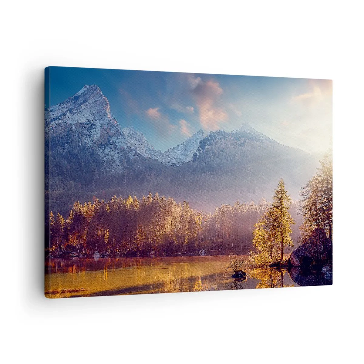 Vászonkép - Festői kilátás a hegyi erdőre és a tóra hajnalban - 70x50cm - A hegyekben és völgyekben - Modern fali dekoráció nappalihoz és hálószobához ARTTOR