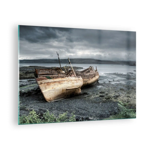 Üveg kép - Két rozoga fa csónak a tó sziklás partján - 70x50cm - "A nehézségek méltóságteljes leküzdésének jeleként” - Modern fali dekoráció nappalihoz és hálószobához ARTTOR