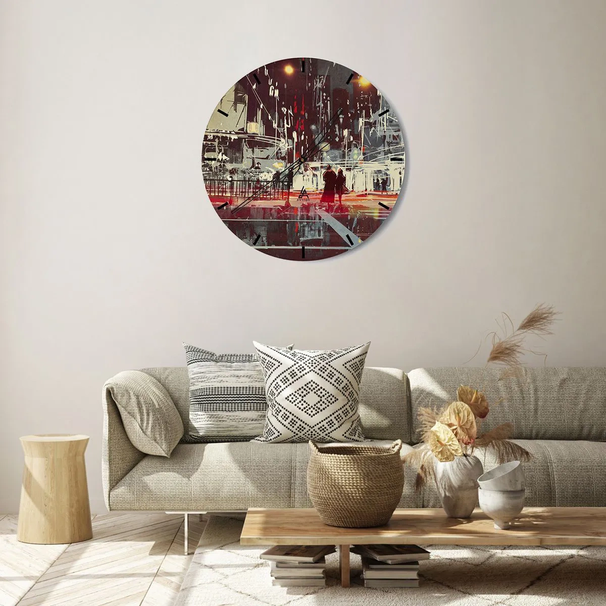 Falióra, Óra - Egy pár éjszaka, a háttérben egy fényesen kivilágított várossal - 30x30cm - Egy nagyvárosi átkelő - Modern fali dekoráció nappalihoz, konyhához és hálószobához ARTTOR