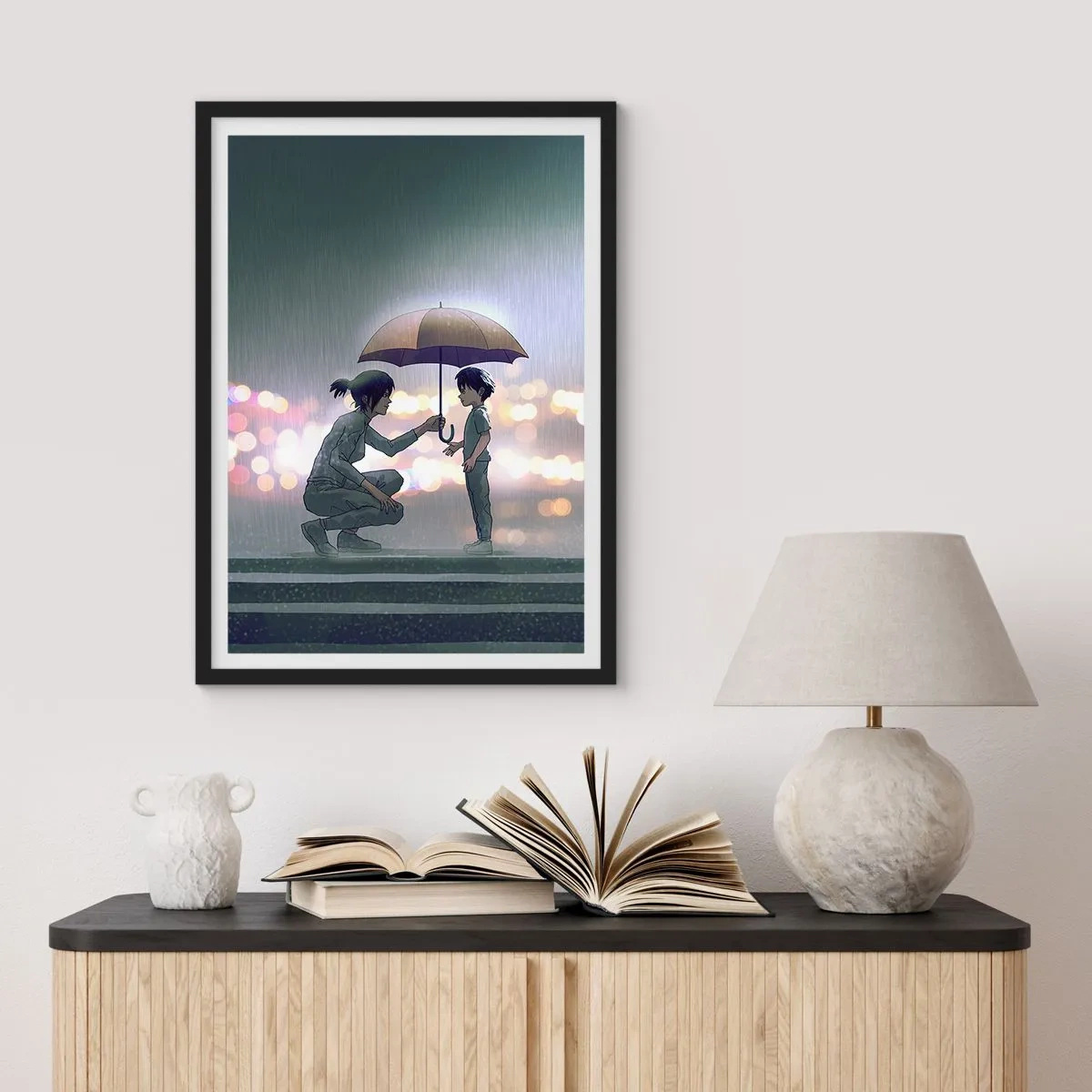 Poszter fehér keretben - Egy felnőtt esernyőt nyújt egy gyermeknek esős háttér előtt - 50x70cm - És most minden rendben - Modern fali dekoráció nappalihoz és hálószobához ARTTOR