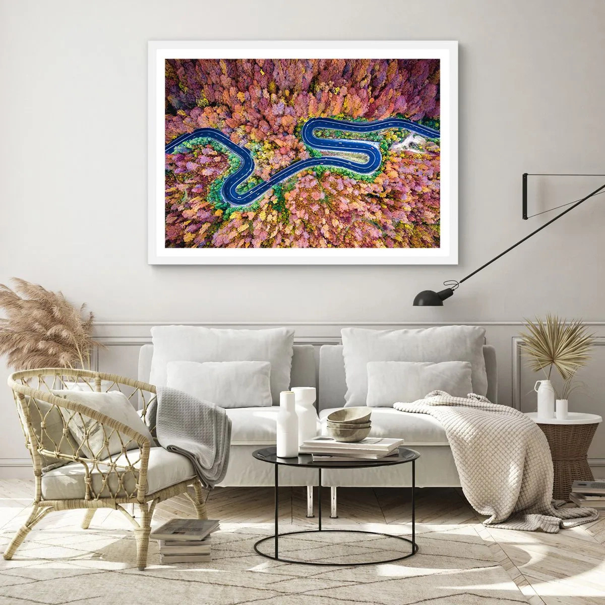 Poszter fekete keretben - Kanyargós út az erdőn keresztül - 91x61 cm