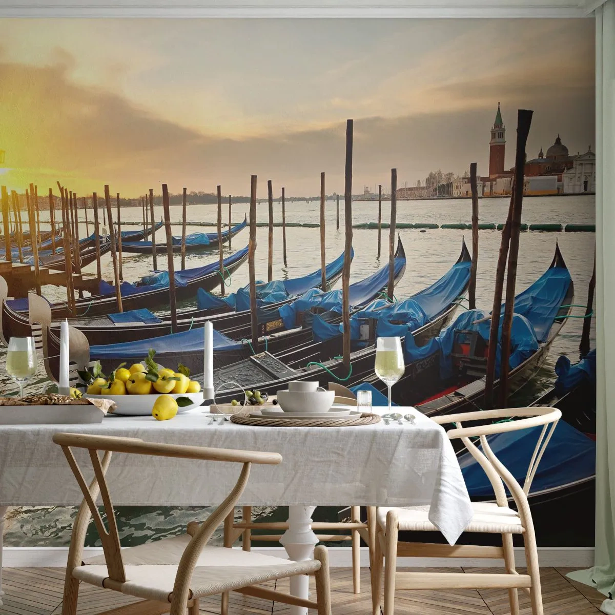 Fotótapéta Premium Sand - Mielőtt jön a zsongás - Velence, Város, Építészet - 100x70 cm