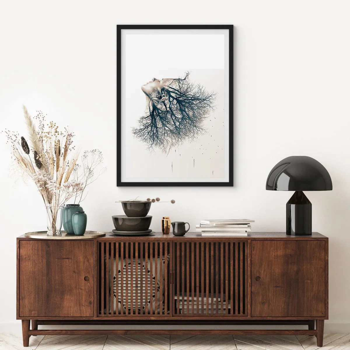 Poszter fehér keretben - Egy női arc, ágakból álló haj szürreális stílusban. - 50x70cm - Hallgatva a fa suttogását - Modern fali dekoráció nappalihoz és hálószobához ARTTOR