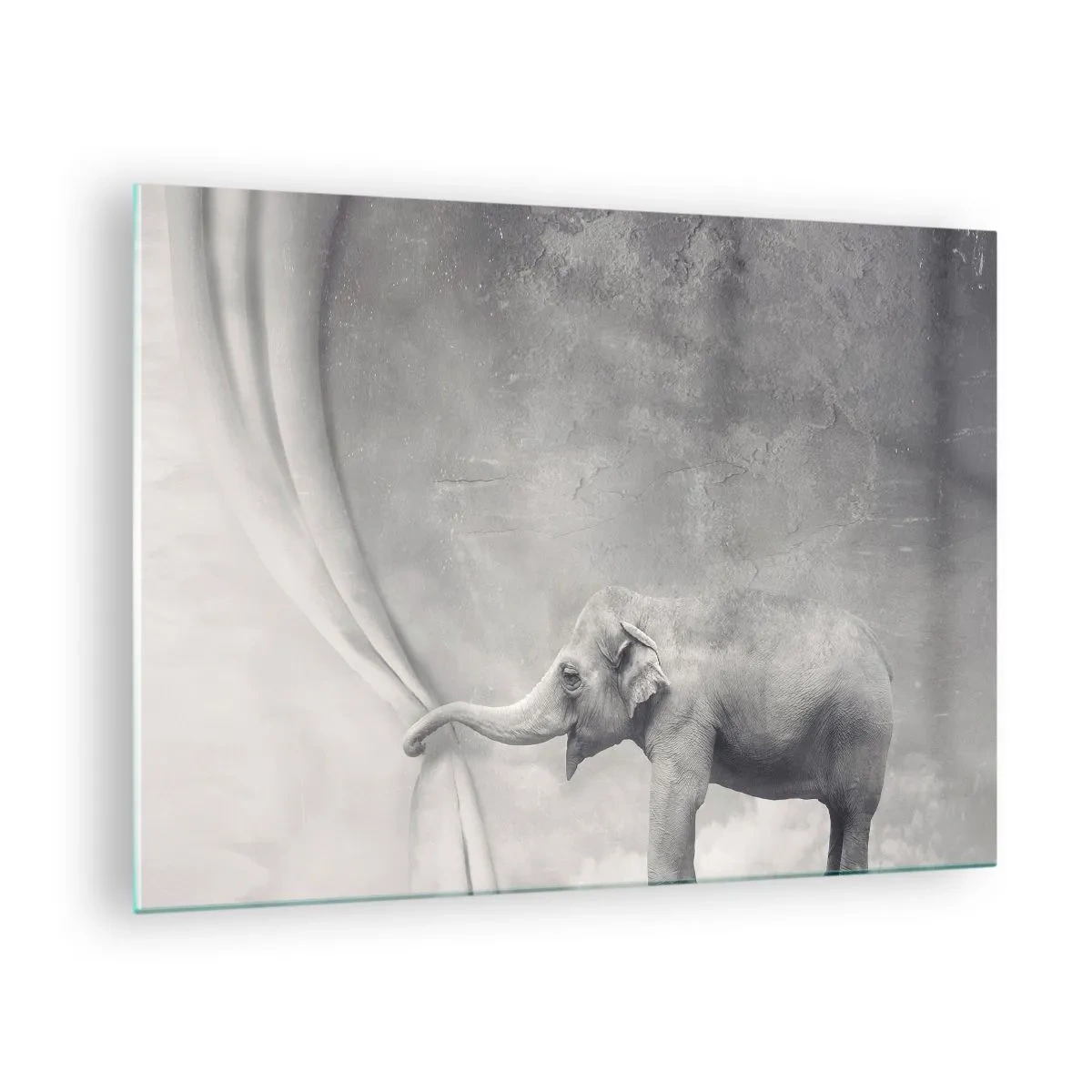 Üveg kép - Egy elefánt szürreális környezetben, függönnyel - 70x50cm - Feltárni a titkot - Modern fali dekoráció nappalihoz és hálószobához ARTTOR
