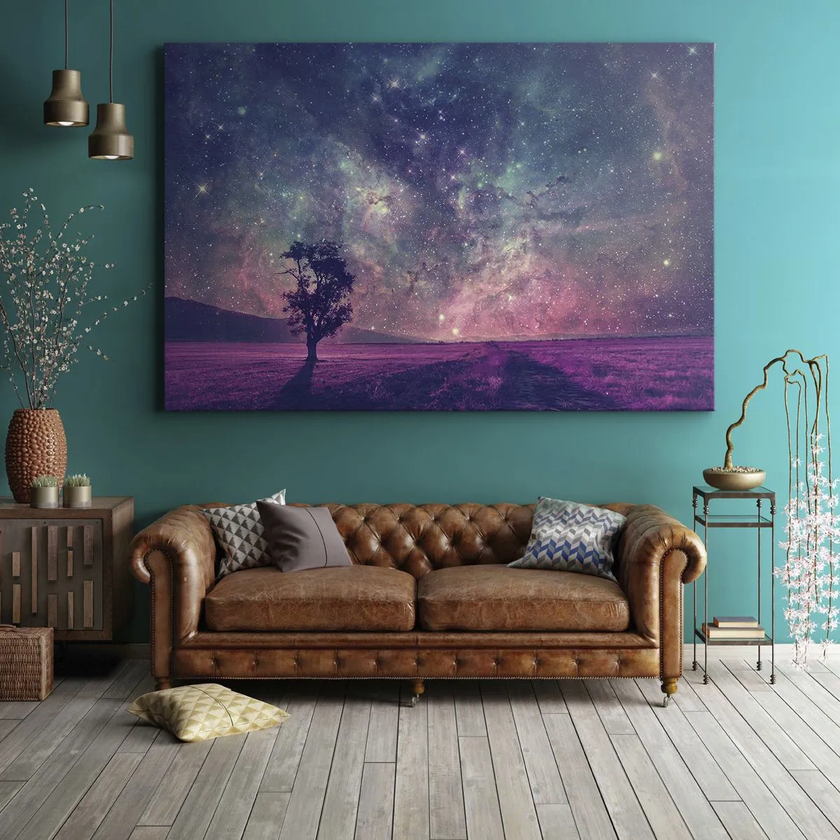 Vászonkép - Egy fa a csillagos égbolt ellen, lila és kék színekben - 70x50cm - Varázslatos ég alatt - Modern fali dekoráció nappalihoz és hálószobához ARTTOR