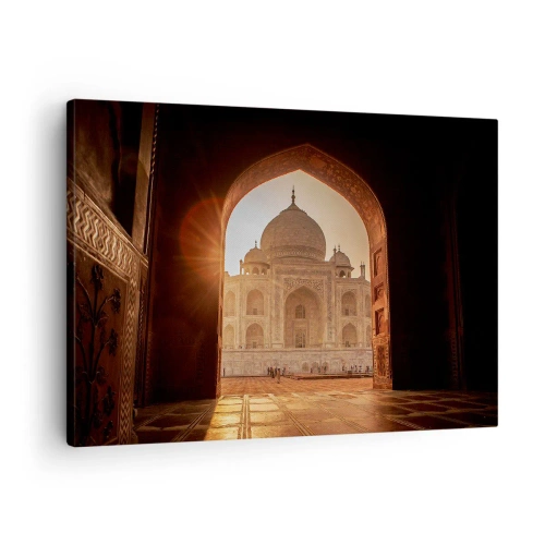 Vászonkép - A Taj Mahal a kapuívből látható napfényben - 70x50cm - A földöntúli szerelem emlékműve - Modern fali dekoráció nappalihoz és hálószobához ARTTOR