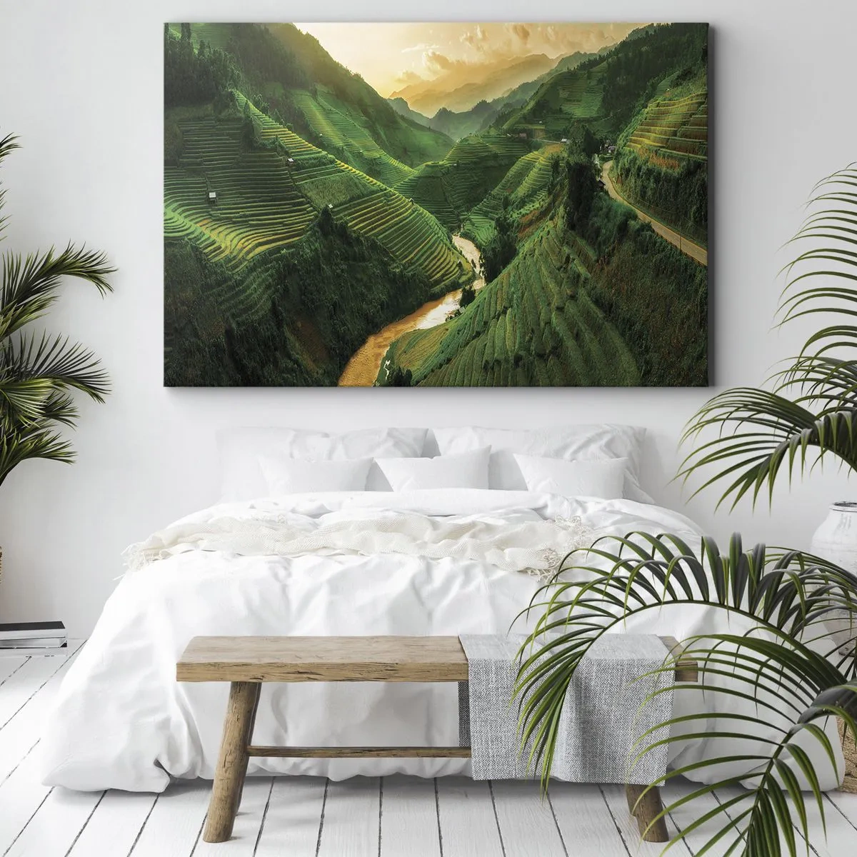 Vászonkép - Festői rizsteraszok egy zöld völgyben, melyeket a lenyugvó nap világít meg - 70x50cm - Vietnámi völgy - Modern fali dekoráció nappalihoz és hálószobához ARTTOR