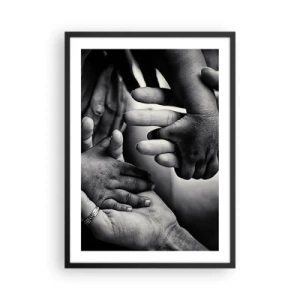 Poszter fehér keretben - Fekete-fehér motívum a kezekről, amelyek a köteléket szimbolizálják - 50x70cm - Embernek lenni - Modern fali dekoráció nappalihoz és hálószobához ARTTOR