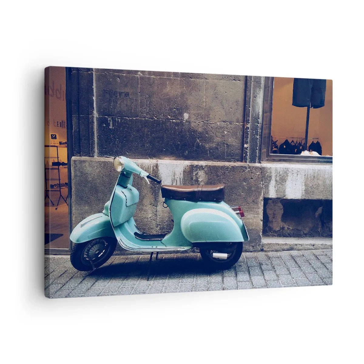 Vászonkép - Egy kőfalnak parkolt retró robogó - 70x50cm - Felejthetetlen hangulat - Modern fali dekoráció nappalihoz és hálószobához ARTTOR