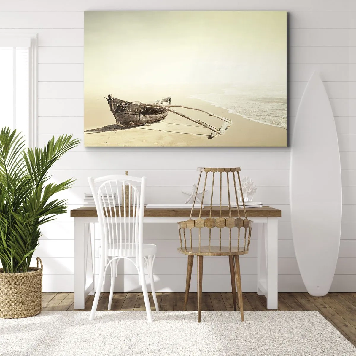 Vászonkép - Régi halászhajó egy homokos tengerparton - 70x50cm - A déli tengerek megemlékezése - Modern fali dekoráció nappalihoz és hálószobához ARTTOR