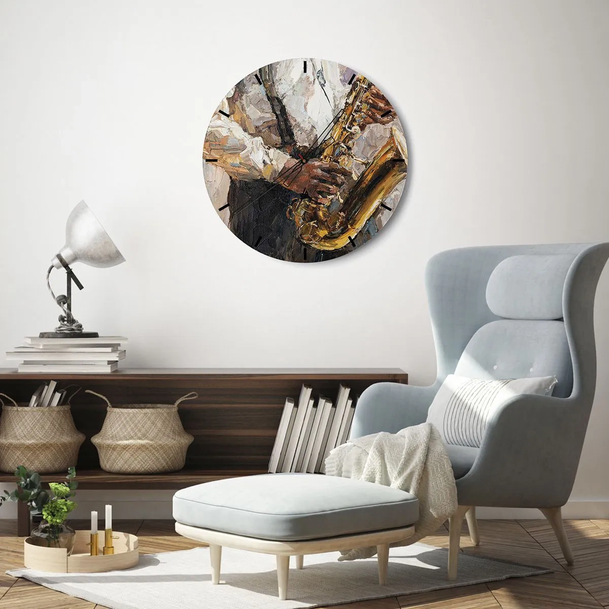 Falióra, Óra - Egy szaxofonon játszó zenészt ábrázoló művészi festmény - 30x30cm - Itt az idő egy szólóra - Modern fali dekoráció nappalihoz, konyhához és hálószobához ARTTOR