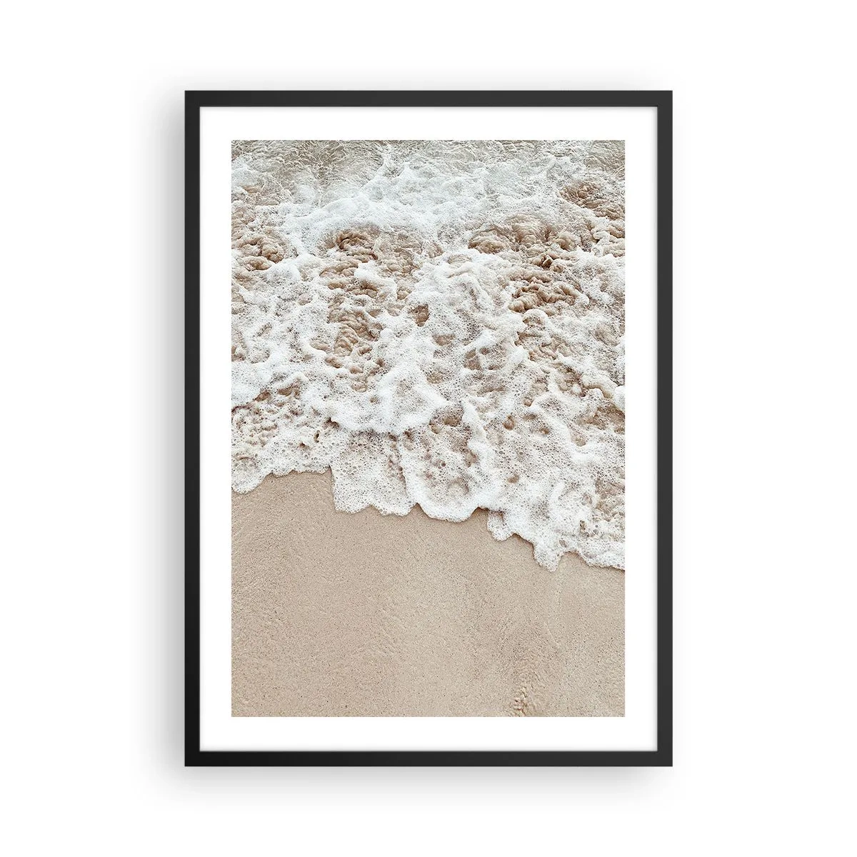Poszter fehér keretben - Gyengéd hullámok csapódnak a tengerpart homokjára - 50x70cm - Mindjárt jövök. - Modern fali dekoráció nappalihoz és hálószobához ARTTOR