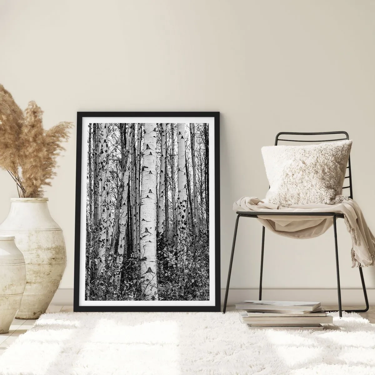 Poszter fehér keretben - Fekete és fehér nyírfák alkotnak szimmetrikus erdőt - 50x70cm - Nyírfa oszlopsor - Modern fali dekoráció nappalihoz és hálószobához ARTTOR