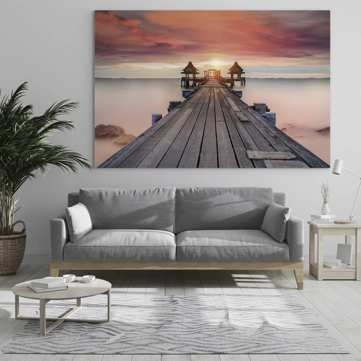 Üveg kép - Fa móló, amely vízparti pavilonokhoz vezet naplementekor - 70x50cm - Nyugat keleten - Modern fali dekoráció nappalihoz és hálószobához ARTTOR