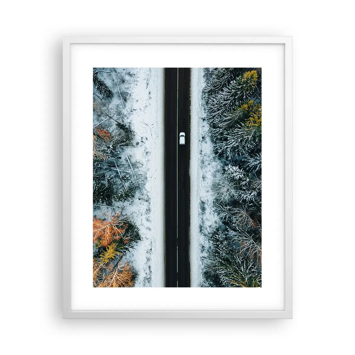 Poszter fekete keretben - Átvágni a téli erdőn - 40x50 cm