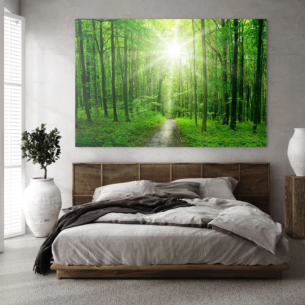 Üveg kép - Egy ösvény az erdőben, melyet a nap sugarai világítanak meg - 70x50cm - A zöld katedrális - Modern fali dekoráció nappalihoz és hálószobához ARTTOR