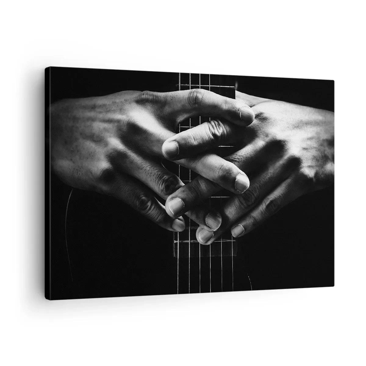 Vászonkép - Kezek összekulcsolva egy gitáron, monokróm hangon - 70x50cm - Művész imája - Modern fali dekoráció nappalihoz és hálószobához ARTTOR