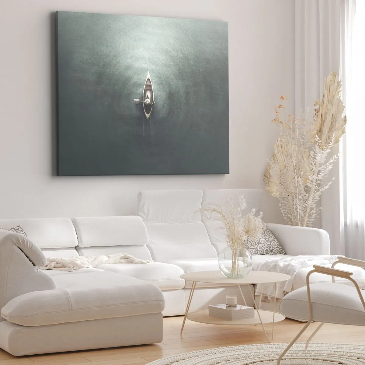 Vászonkép - Egy magányos hajó nyugodt vízen, minimalista környezetben - 70x50cm - Egy holdfényes tavon át - Modern fali dekoráció nappalihoz és hálószobához ARTTOR