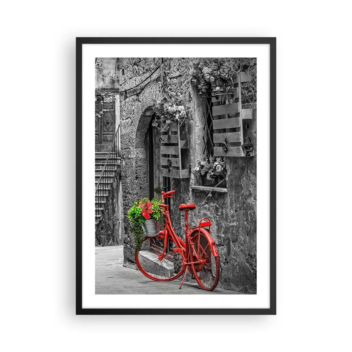 Poszter fehér keretben - Egy piros bicikli virágokkal egy keskeny utcában - 50x70cm - Toszkán sikátor - Modern fali dekoráció nappalihoz és hálószobához ARTTOR