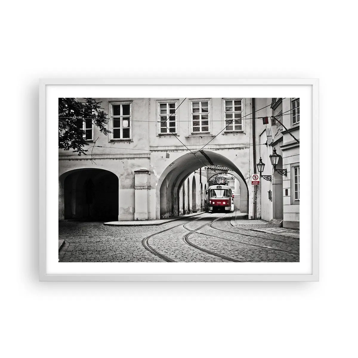 Poszter fekete keretben - A város labirintusán keresztül - 70x50 cm