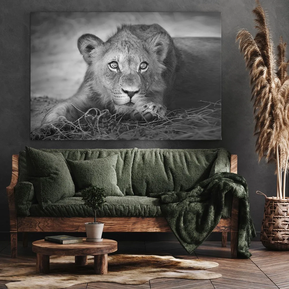 Vászonkép - Fekete-fehér portré egy fekvő fiatal oroszlánról - 70x50cm - Királyi kölyök - Modern fali dekoráció nappalihoz és hálószobához ARTTOR