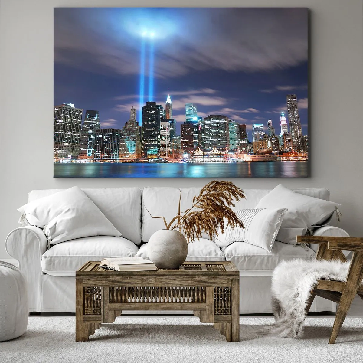 Vászonkép - Éjszakai város panorámája két fényes fénysugárral az égen - 70x50cm - Érd el a fénnyel az eget - Modern fali dekoráció nappalihoz és hálószobához ARTTOR