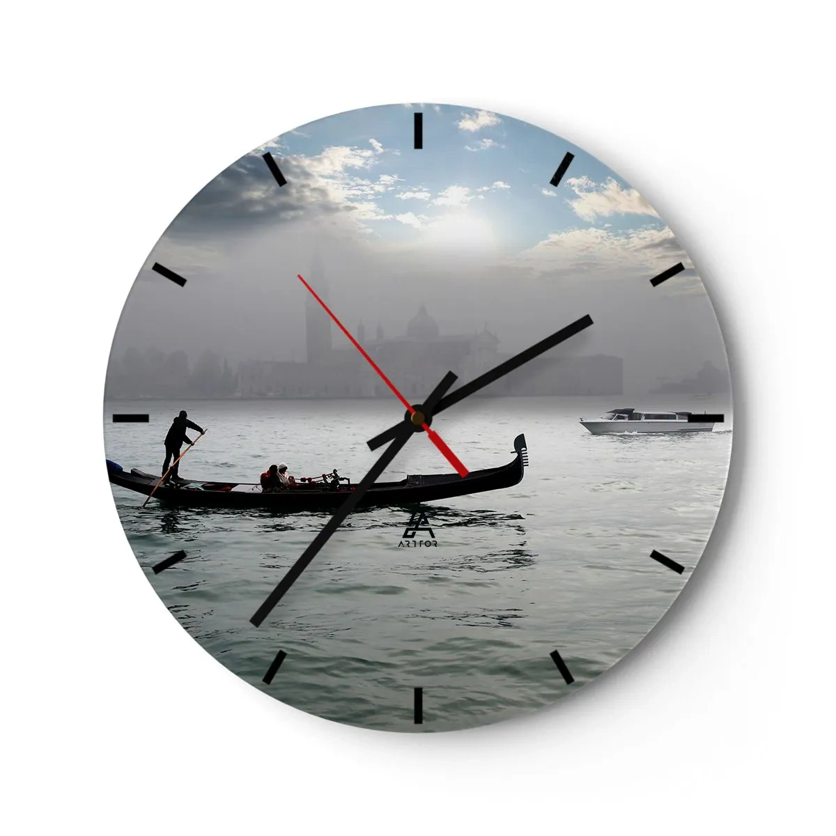 Falióra, Óra - Egy gondola nyugodt vízen, ködös tájjal a háttérben - 30x30cm - Egy mesés város vízből és ködből - Modern fali dekoráció nappalihoz, konyhához és hálószobához ARTTOR